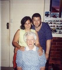 lyniangoogs.jpg (12706 bytes)